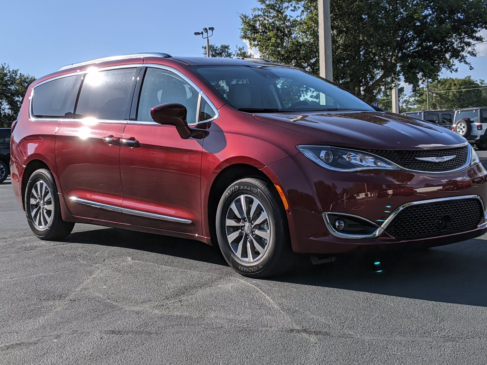 Chrysler pacifica touring l